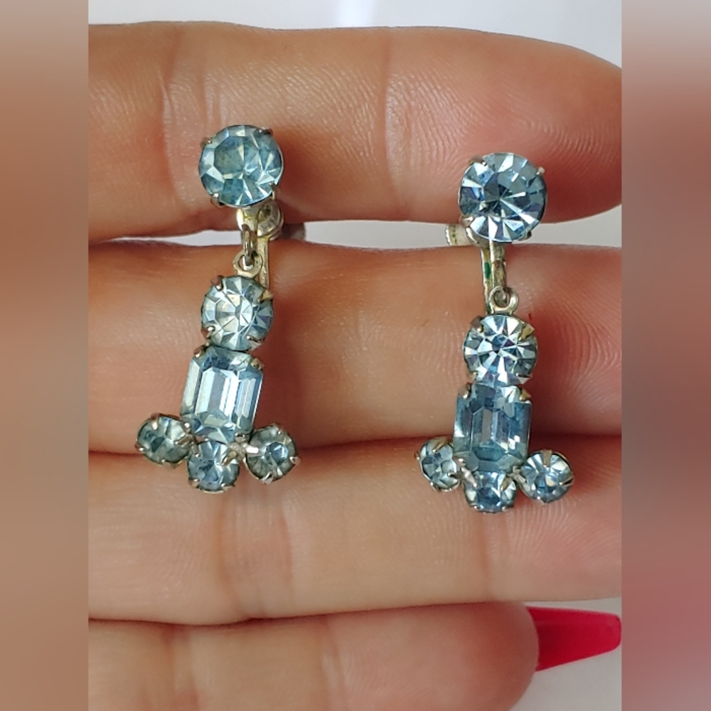 Coro Vintage High end Aquamarine screwback earrings